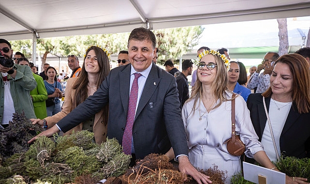 Başkan Tugay, Alaçatı Ot Festivali’nin açılışını yaptı