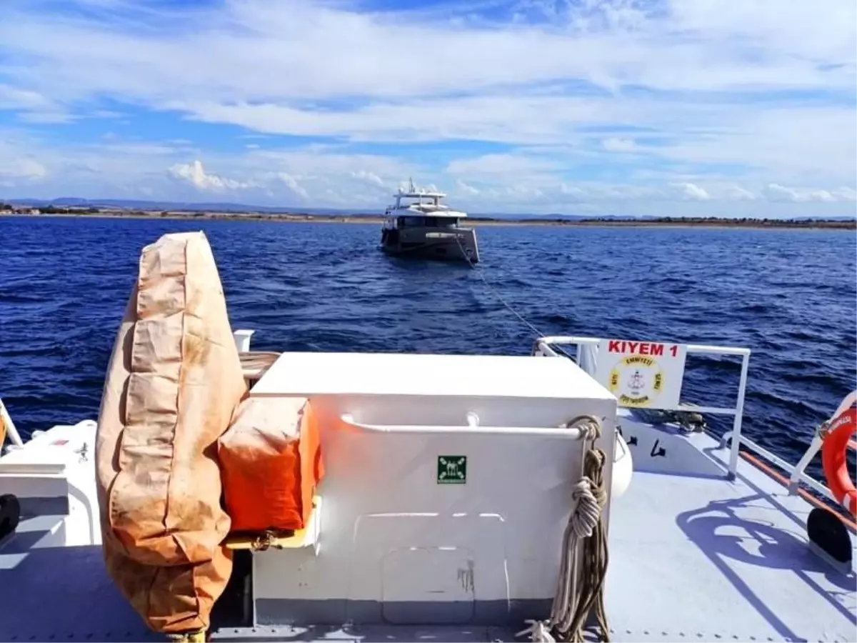 Çanakkale’de Sürüklenen Tekne Kurtarıldı