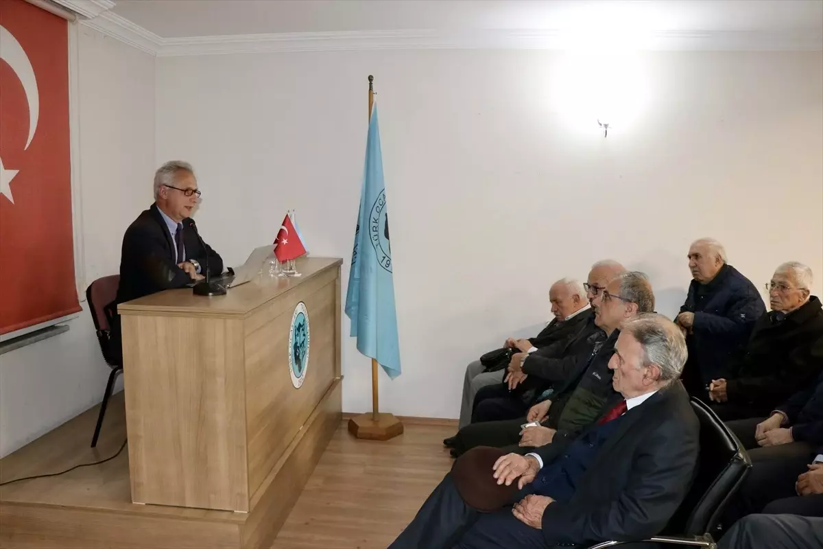Trabzon’da “İnsan Tabiatı ve Atatürk Eğitim Anlayışı” konferansı düzenlendi