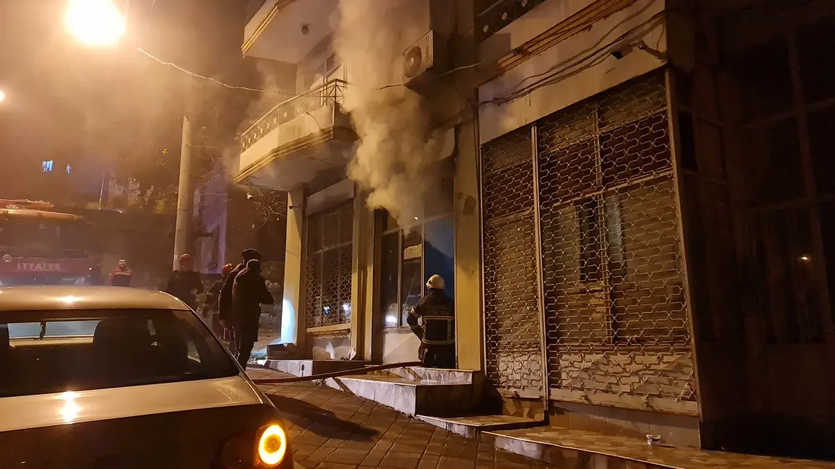 Kocaeli’de Televizyon Tamir Dükkanında Yangın