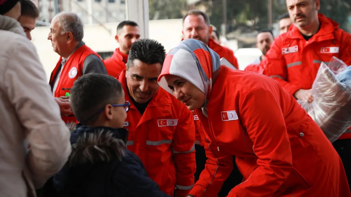 Özgür Suriye’ye dost eli ilk koşan Türkiye oldu